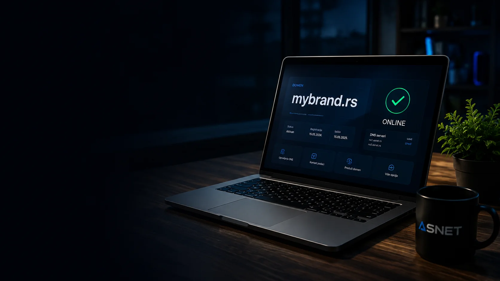 Laptop na radnom stolu prikazuje aktivan domen mybrand.rs u ASNET korisničkom panelu